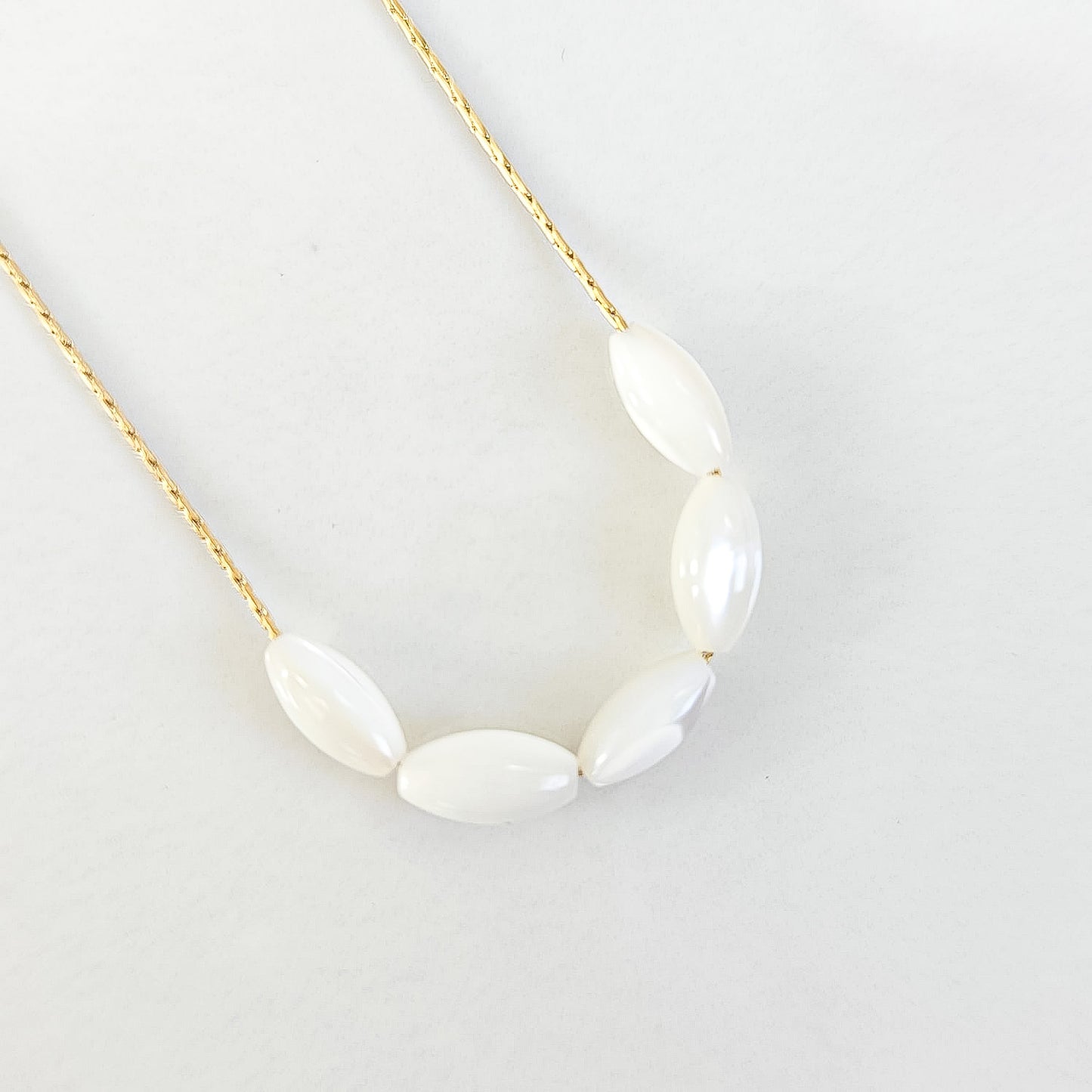Collier nacre olive