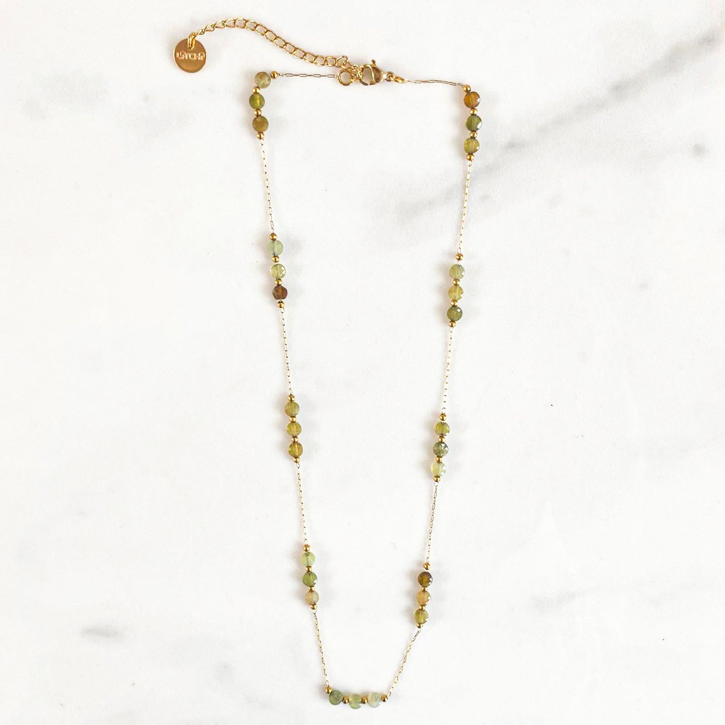 Collier galets vert, grenats verts