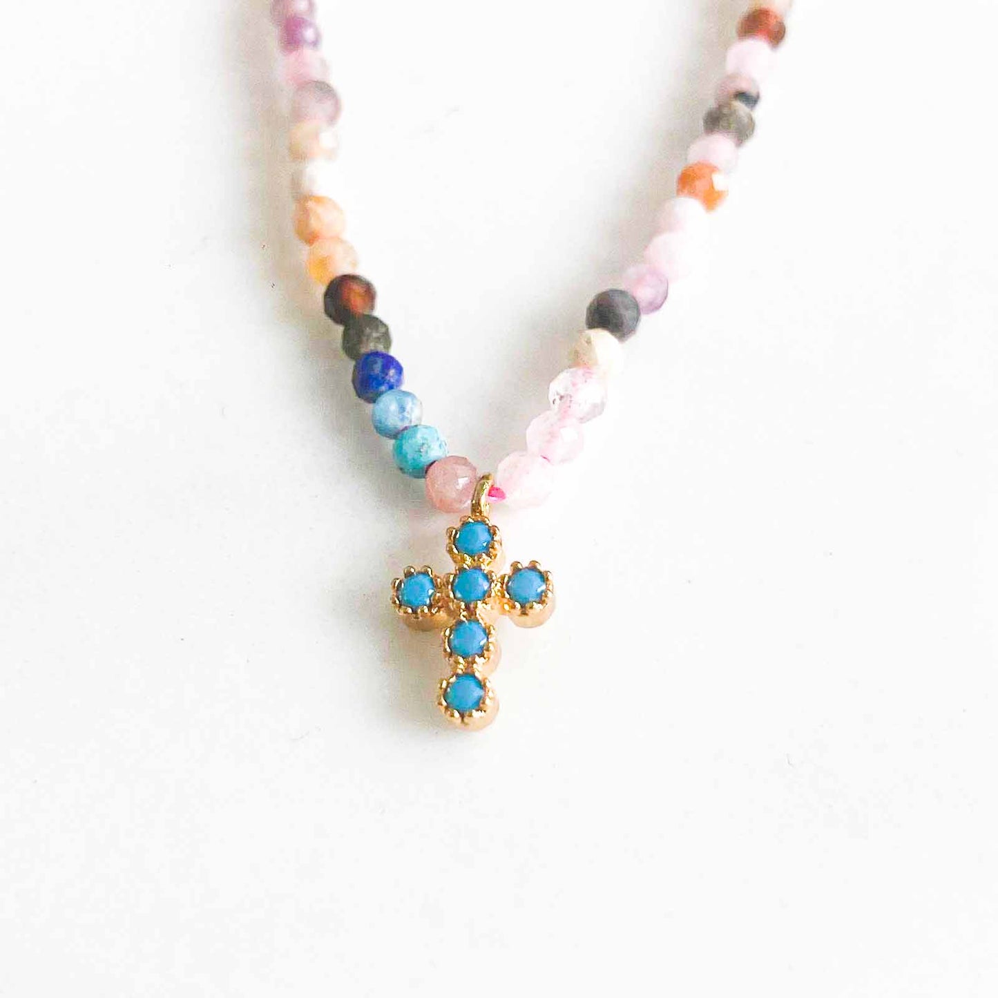 Collier mini pierres roses croix