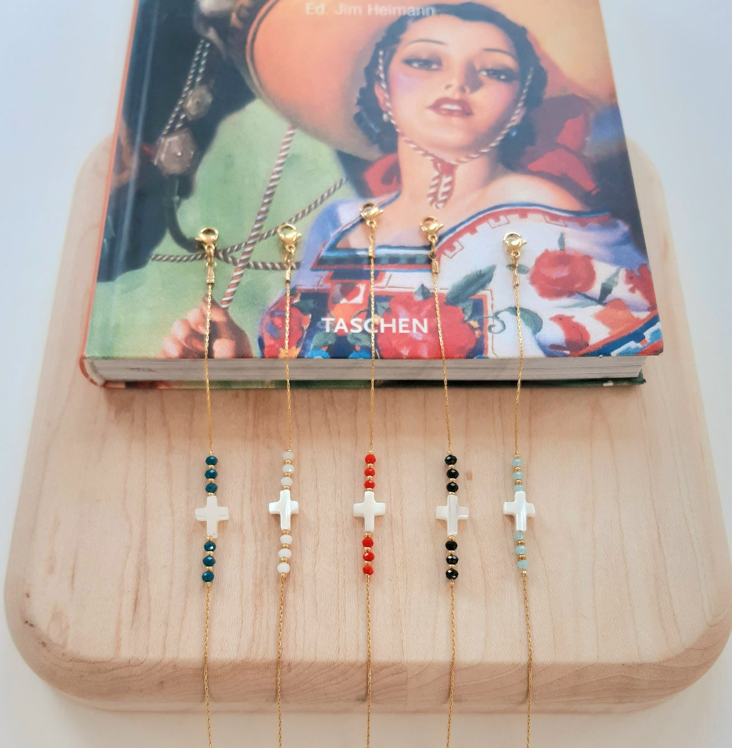 Bracelet Croix de Nacre Rouge
