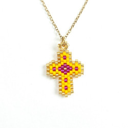 Collier croix perlée Rainbow Mary jaune