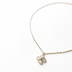 Collier trèfle précieux blanc