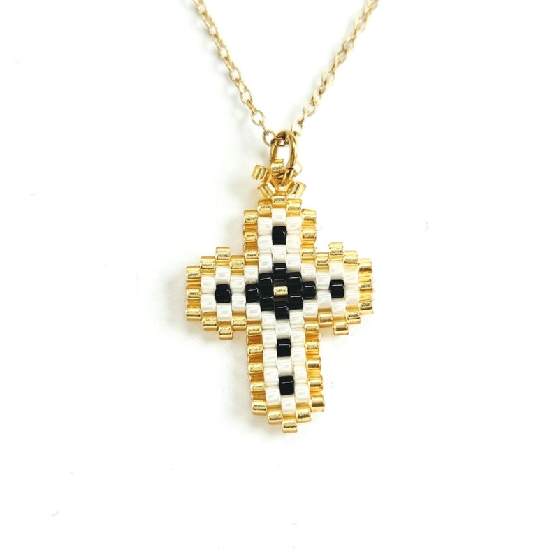 Collier croix perlée Rainbow Mary blanc
