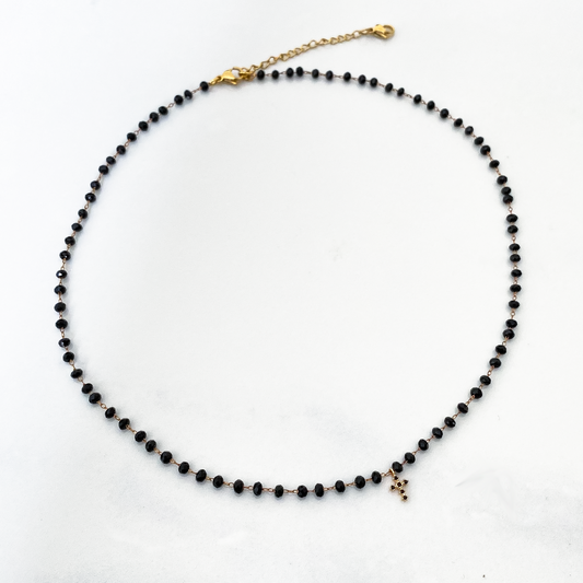 Collier black Mary mini croix perles noires