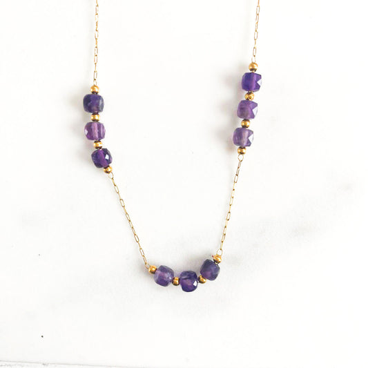 Collier cubes violet pierre de soleil