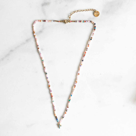Collier mini pierres roses croix