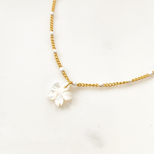 Collier floral nacre